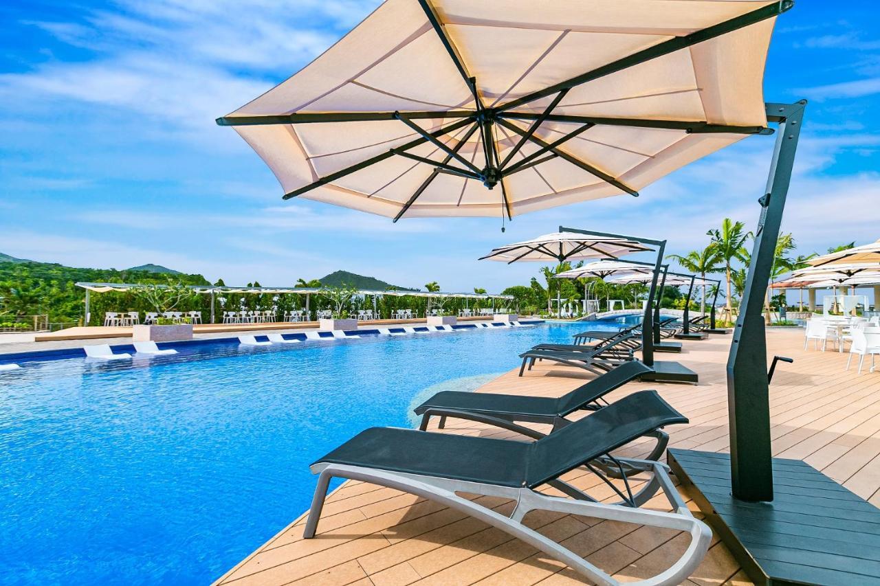 Oriental Hotel Okinawa Resort & Spa Наго Экстерьер фото The pool at the resort