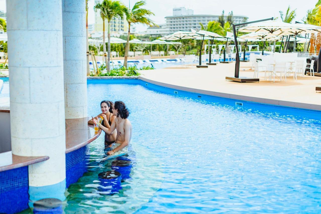 Oriental Hotel Okinawa Resort & Spa Наго Экстерьер фото The swimming pool at the hotel