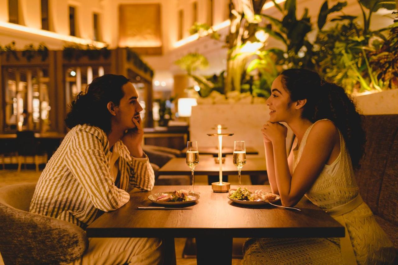 Oriental Hotel Okinawa Resort & Spa Наго Экстерьер фото A couple on a date