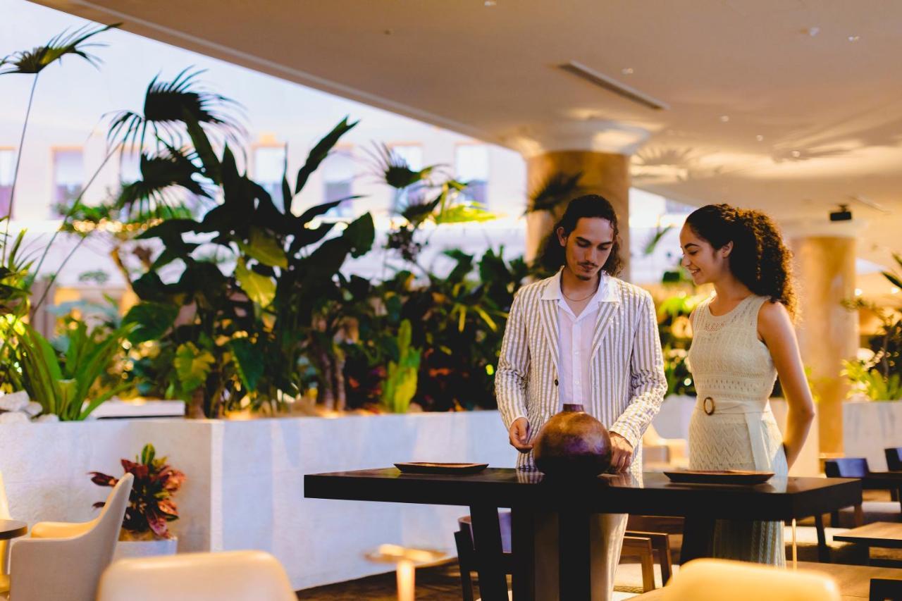 Oriental Hotel Okinawa Resort & Spa Наго Экстерьер фото The lobby of the hotel