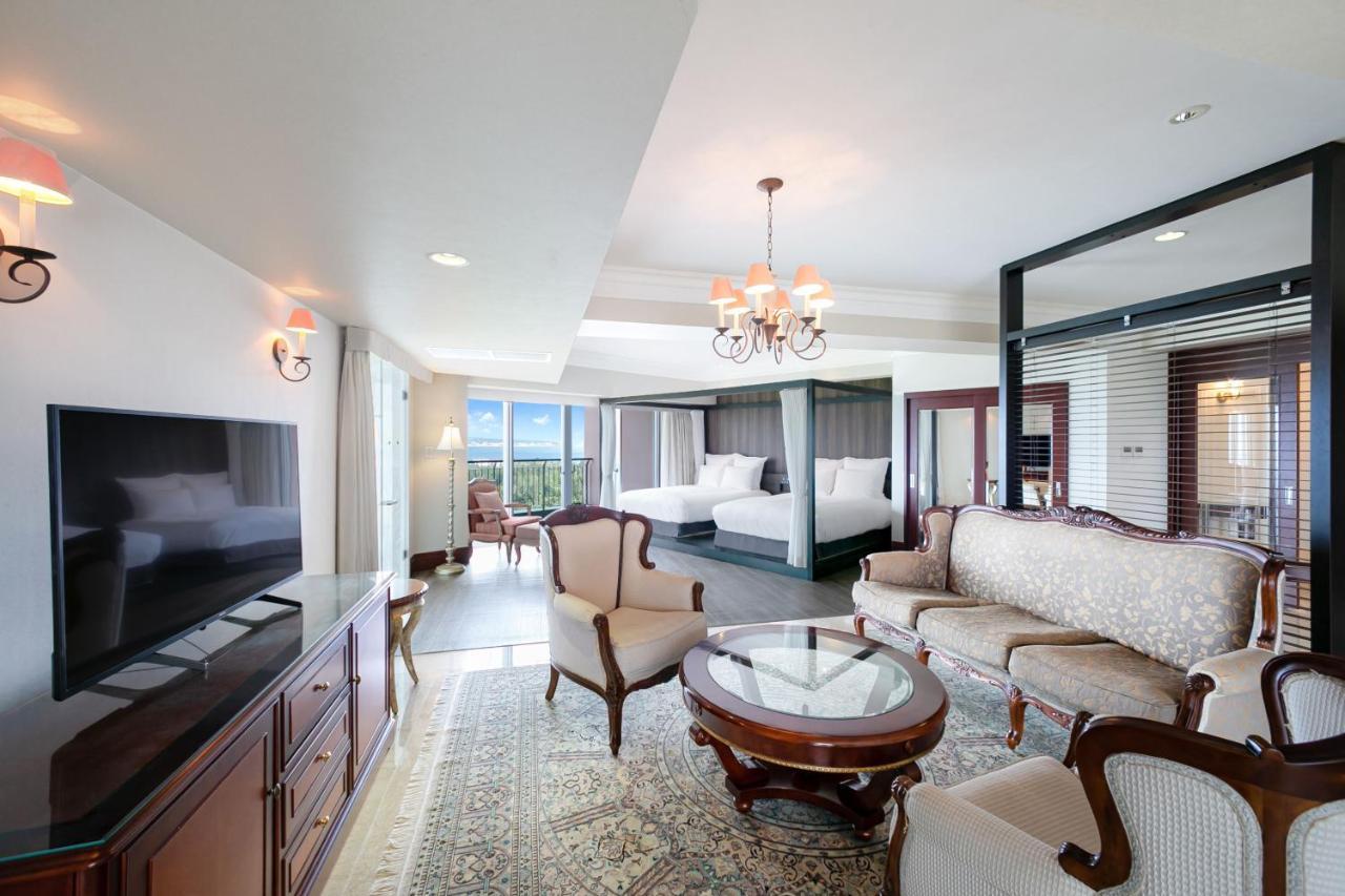 Oriental Hotel Okinawa Resort & Spa Наго Экстерьер фото Suite at the hotel