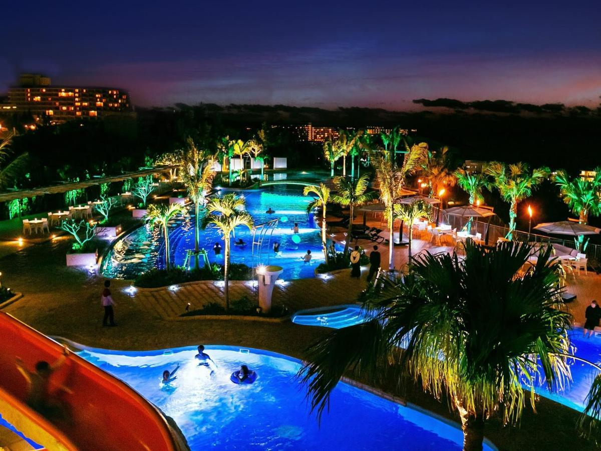 Oriental Hotel Okinawa Resort & Spa Наго Экстерьер фото The resort at night
