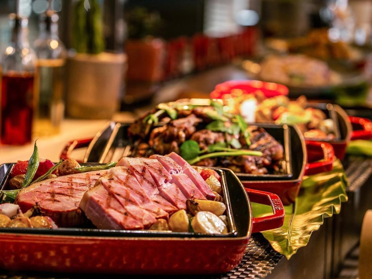 Oriental Hotel Okinawa Resort & Spa Наго Экстерьер фото A buffet at a hotel
